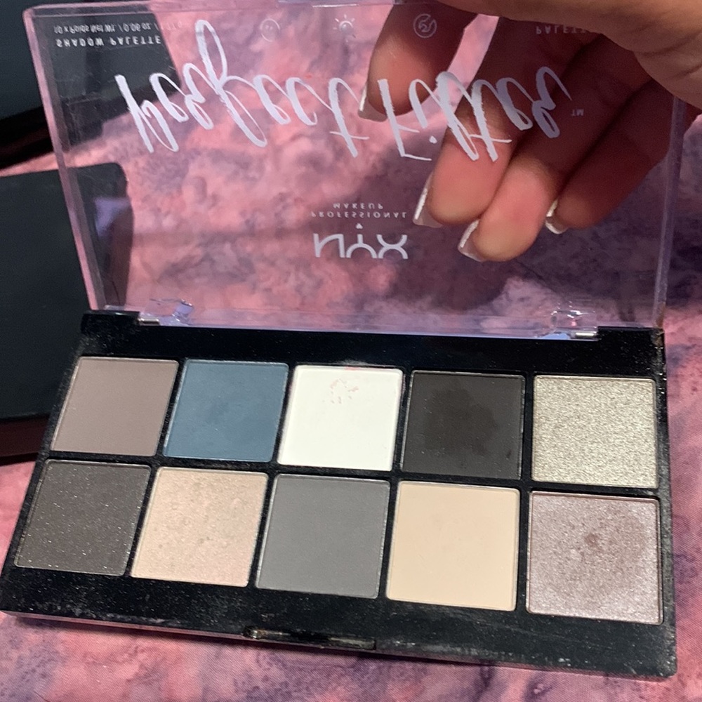 Makeup Bundle - Picture 4 of 5